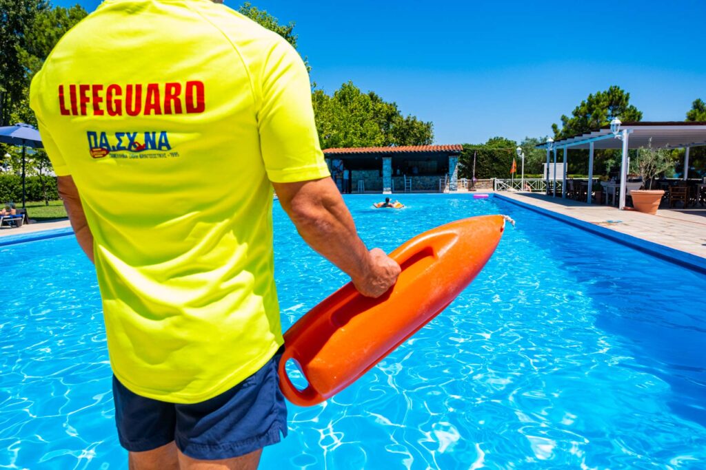 Πισίνα με κανόνες ασφαλείας
